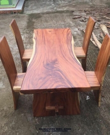 Meja Makan Mewah Kayu Solid, kursi cafe besi, kursi cafe jati, kursi cafe kayu, kursi cafe kayu rotan, kursi cafe rotan, kursi cafe unik, kursi dan meja cafe, kursi makan kayu, kursi makan minimalis, kursi meja cafe, kursi meja makan, meja cafe, meja cafe kayu, meja cafe outdoor, meja kursi cafe, meja kursi cafe outdoor, meja makan minimalis, model kursi makan, model meja cafe minimalis, satu set meja makan, set meja makan, set meja makan minimalis, meja makan trembesi