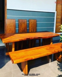 Meja Makan Minimalis Kayu Utuh, kursi cafe besi, kursi cafe jati, kursi cafe kayu, kursi cafe kayu rotan, kursi cafe rotan, kursi cafe unik, kursi dan meja cafe, kursi makan kayu, kursi makan minimalis, kursi meja cafe, kursi meja makan, meja cafe, meja cafe kayu, meja cafe outdoor, meja kursi cafe, meja kursi cafe outdoor, meja makan minimalis, model kursi makan, model meja cafe minimalis, satu set meja makan, set meja makan, set meja makan minimalis, meja makan trembesi